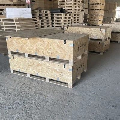 Grande scatola di spedizione in legno